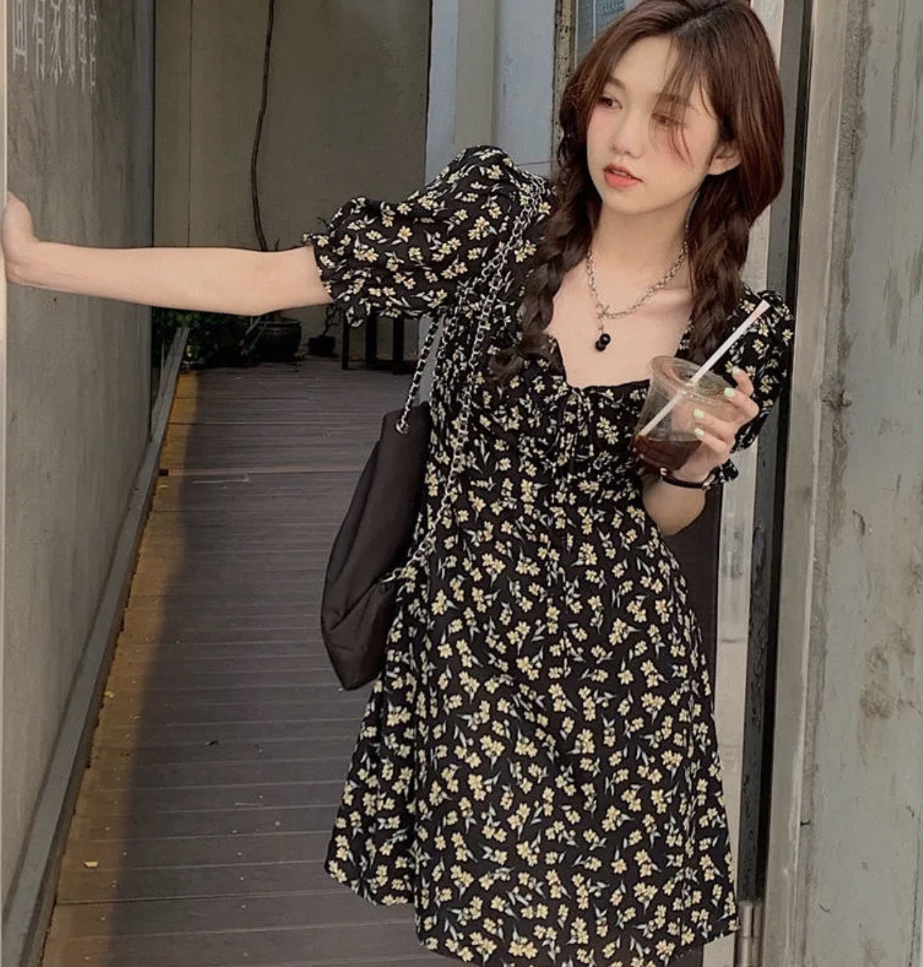 夏季新款碎花连衣裙女法式泡泡袖方领收腰茶歇a字短裙小众设计感