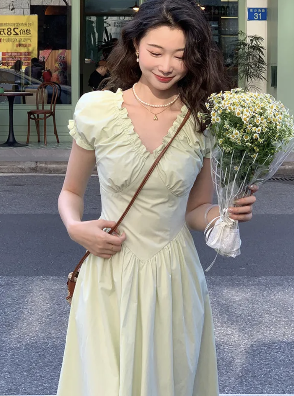 2023夏初恋仙女设计感小心机连衣裙法式复古v领收腰气质显瘦长裙